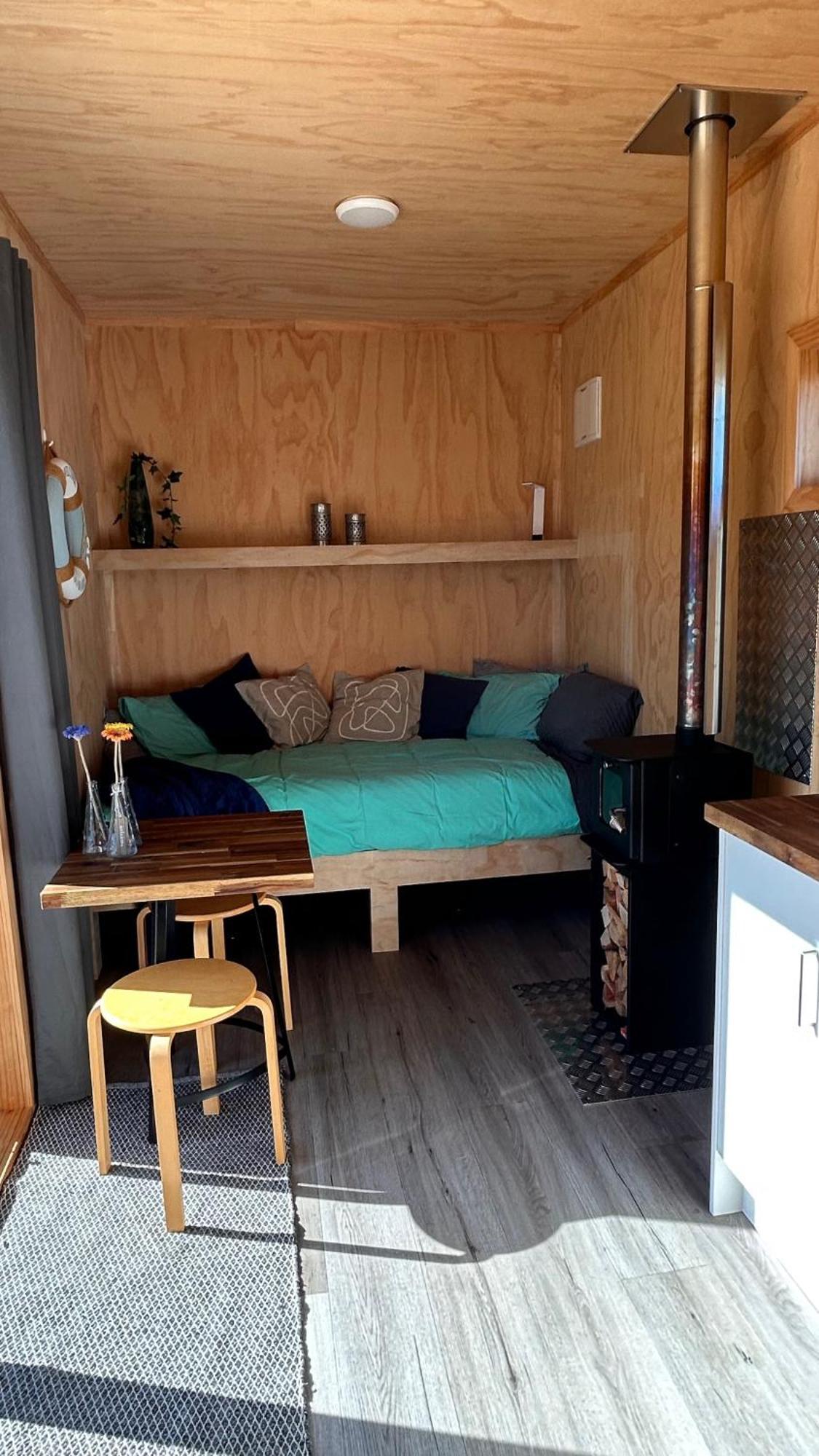 Cosy Tiny Container Cabin Carterton Экстерьер фото