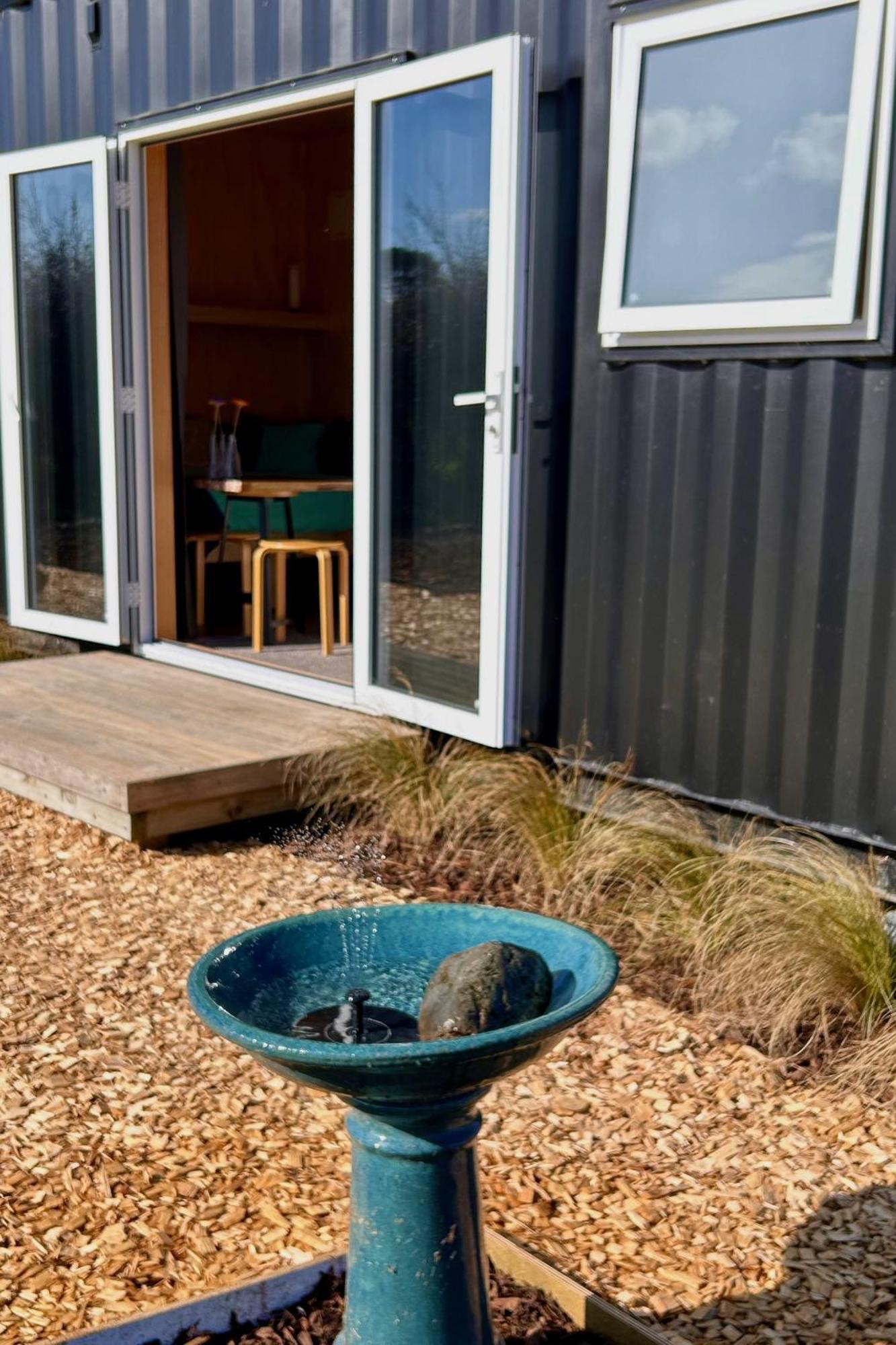 Cosy Tiny Container Cabin Carterton Экстерьер фото
