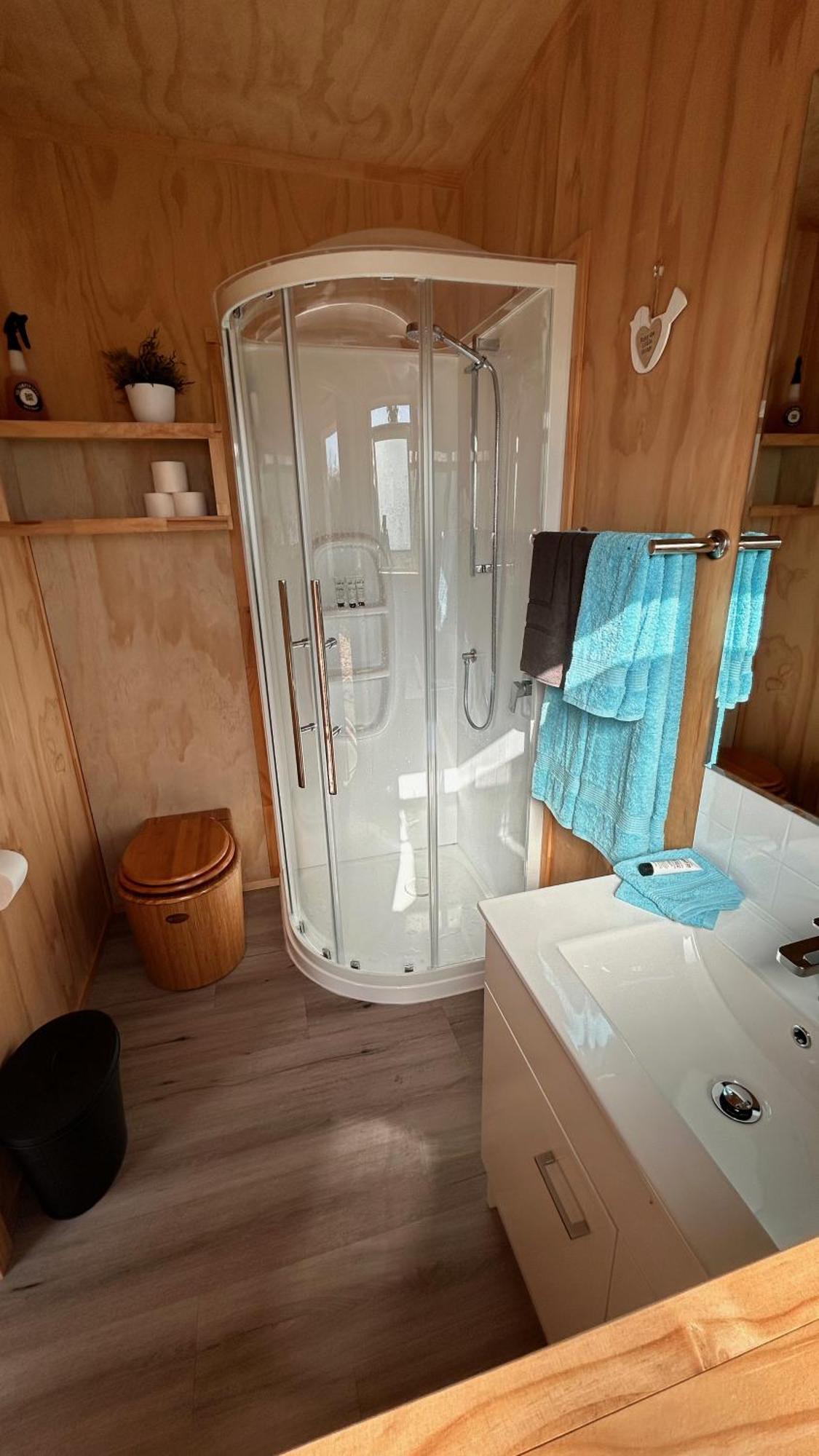 Cosy Tiny Container Cabin Carterton Экстерьер фото